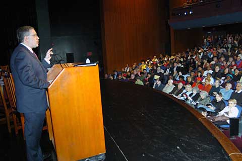 Manhattan Borough President Scott Stringer addressing residents and housing advocacy groups on March 3, 2007 on how the decreasing number of Mitchell-Lama housing is contributing to the affordable housing crisis in Northern Manhattan.<br />
 <br />
The photo was courtesy of the Office of Manhattan Borough President Scott Stringer.<br />
