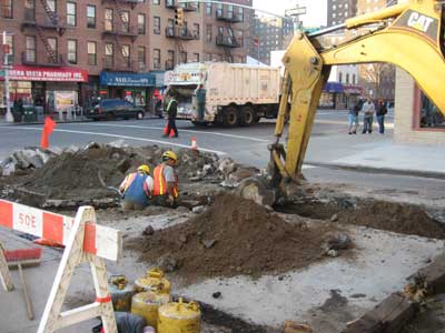 Photo of Con Edison workers on East 111th Street and Third Avenue