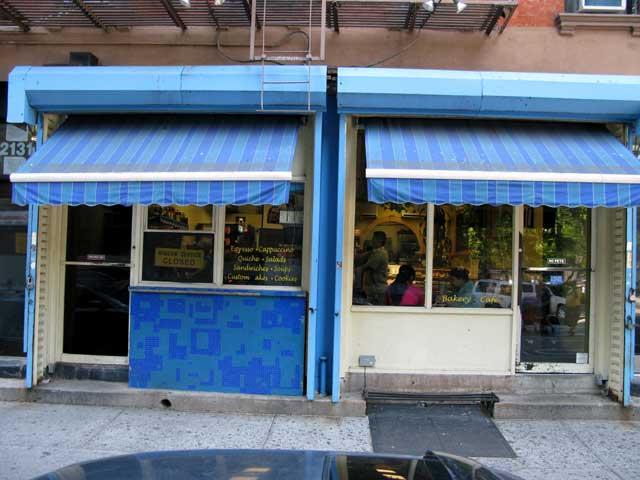 Photo of the Outside entrance of the La Tropezienne Bakery
